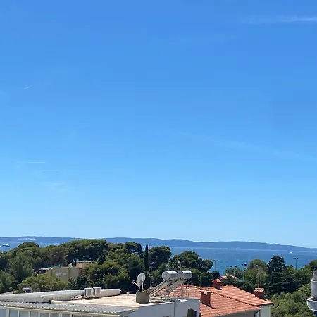 Emilie Renard Split